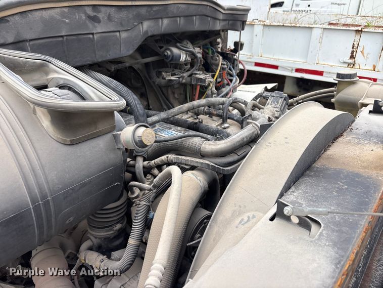 image for item FB8846 2010 International 4400 utility / service truck
