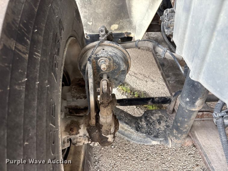 image for item FB8846 2010 International 4400 utility / service truck