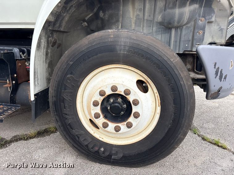 image for item FB8846 2010 International 4400 utility / service truck