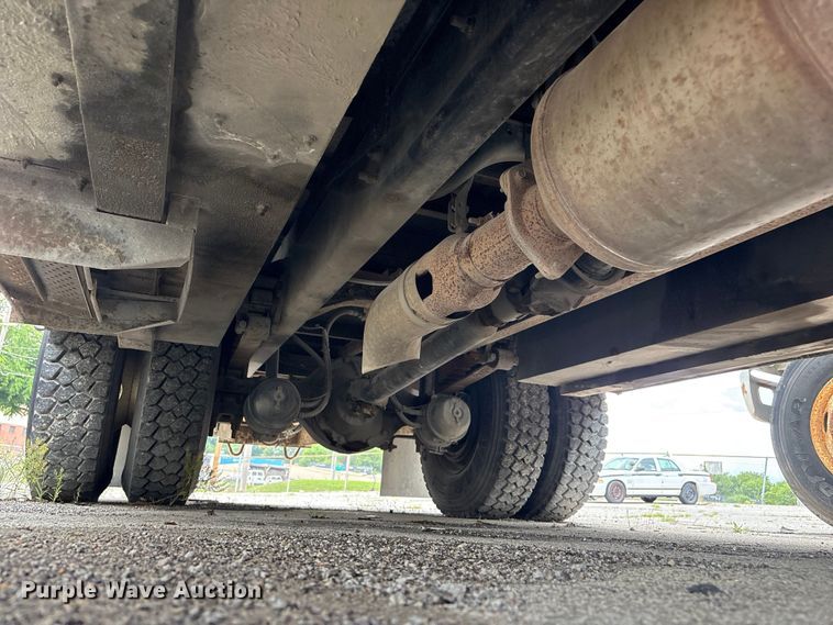 image for item FB8846 2010 International 4400 utility / service truck