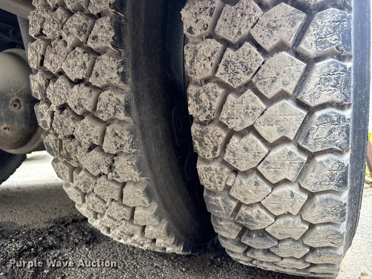 image for item FB8846 2010 International 4400 utility / service truck