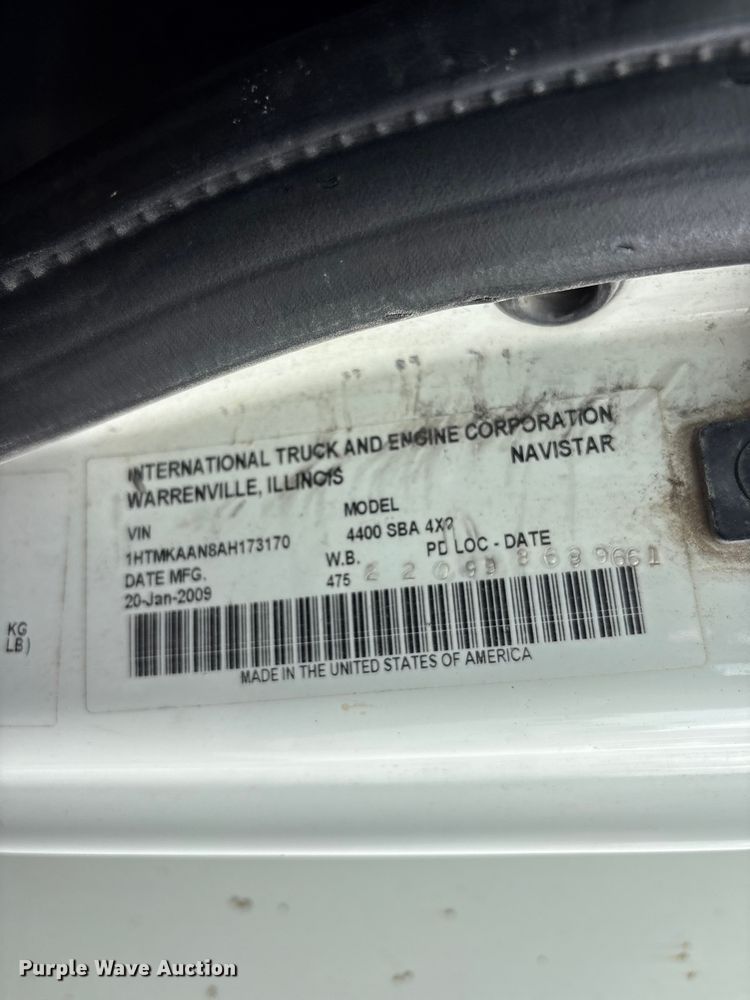 image for item FB8846 2010 International 4400 utility / service truck