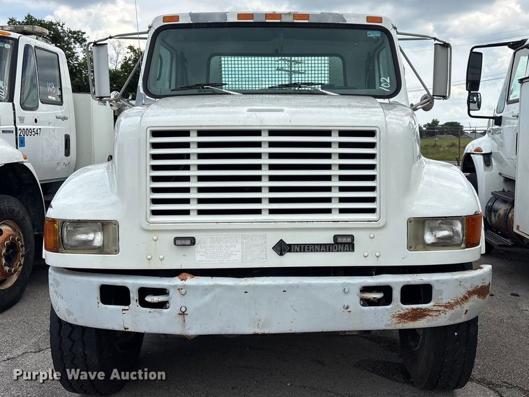 image for item FB8847 1997 International 4900 dump truck