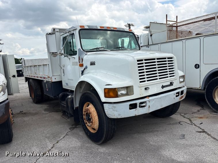 image for item FB8847 1997 International 4900 dump truck