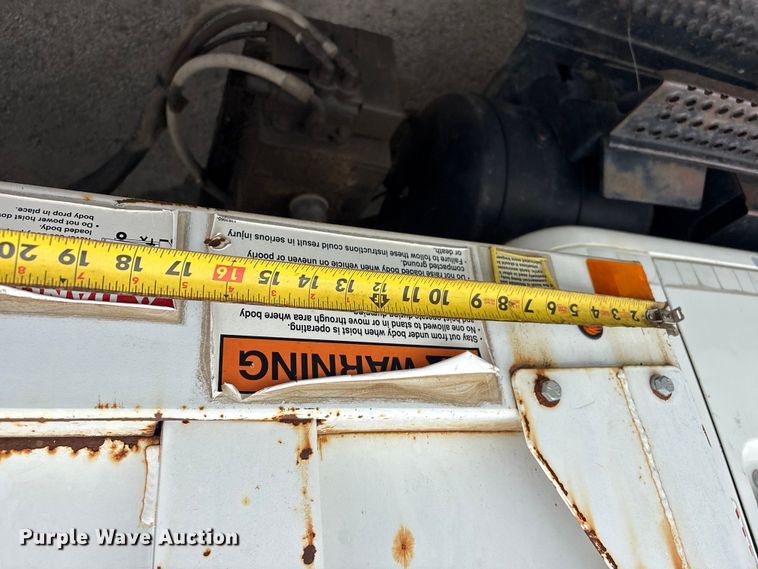 image for item FB8847 1997 International 4900 dump truck
