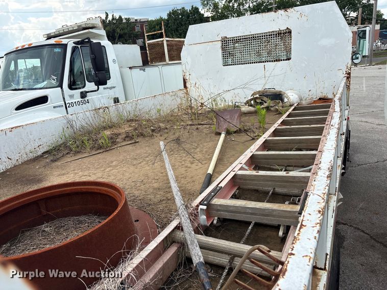image for item FB8847 1997 International 4900 dump truck