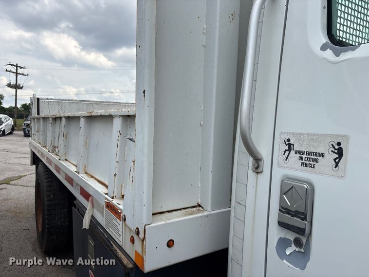 image for item FB8847 1997 International 4900 dump truck