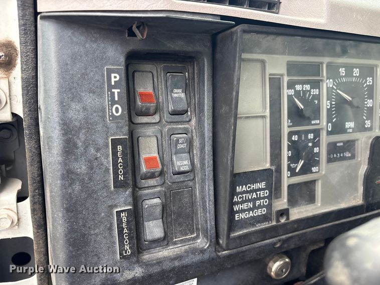 image for item FB8847 1997 International 4900 dump truck