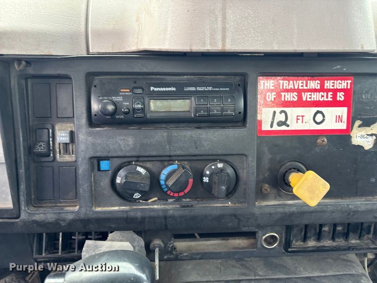 image for item FB8847 1997 International 4900 dump truck