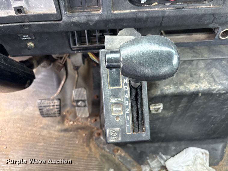 image for item FB8847 1997 International 4900 dump truck