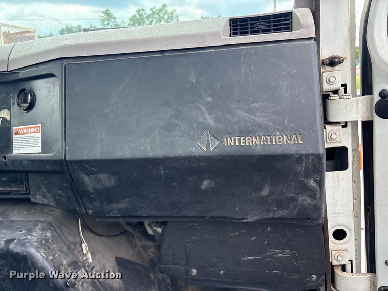 image for item FB8847 1997 International 4900 dump truck