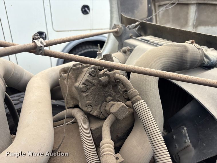 image for item FB8847 1997 International 4900 dump truck