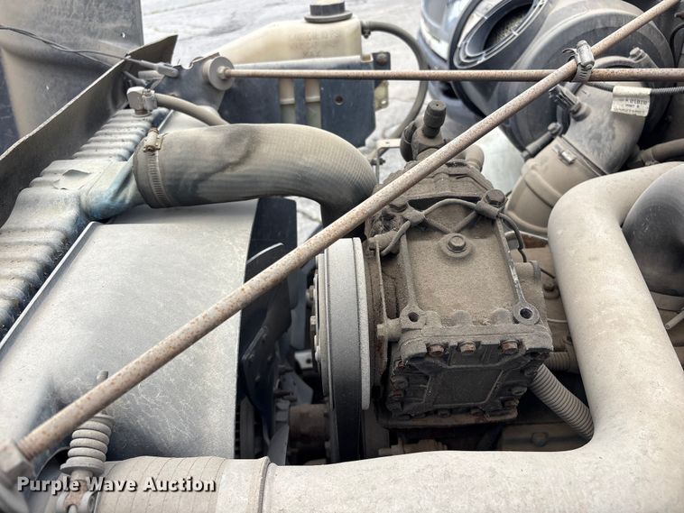 image for item FB8847 1997 International 4900 dump truck
