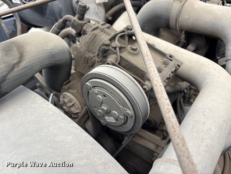 image for item FB8847 1997 International 4900 dump truck
