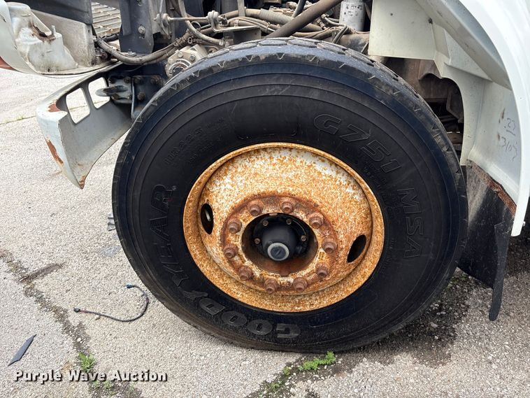 image for item FB8847 1997 International 4900 dump truck