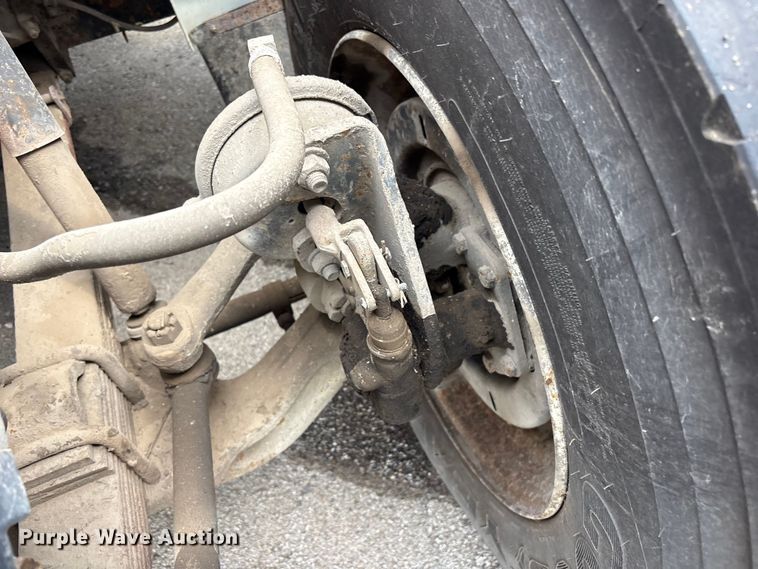 image for item FB8847 1997 International 4900 dump truck