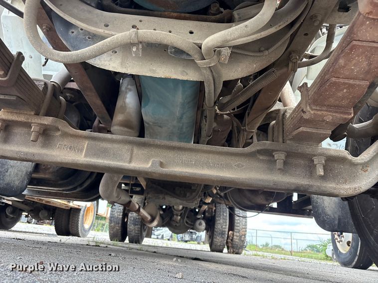 image for item FB8847 1997 International 4900 dump truck