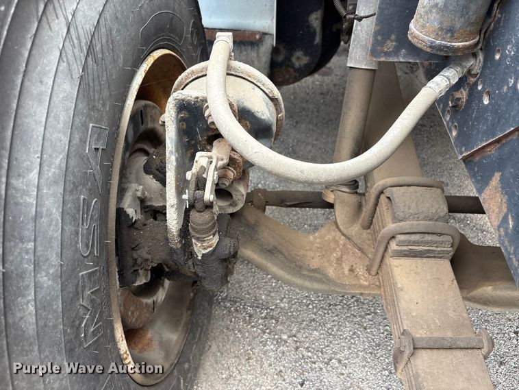 image for item FB8847 1997 International 4900 dump truck