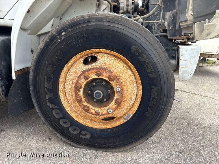 image for item FB8847 1997 International 4900 dump truck
