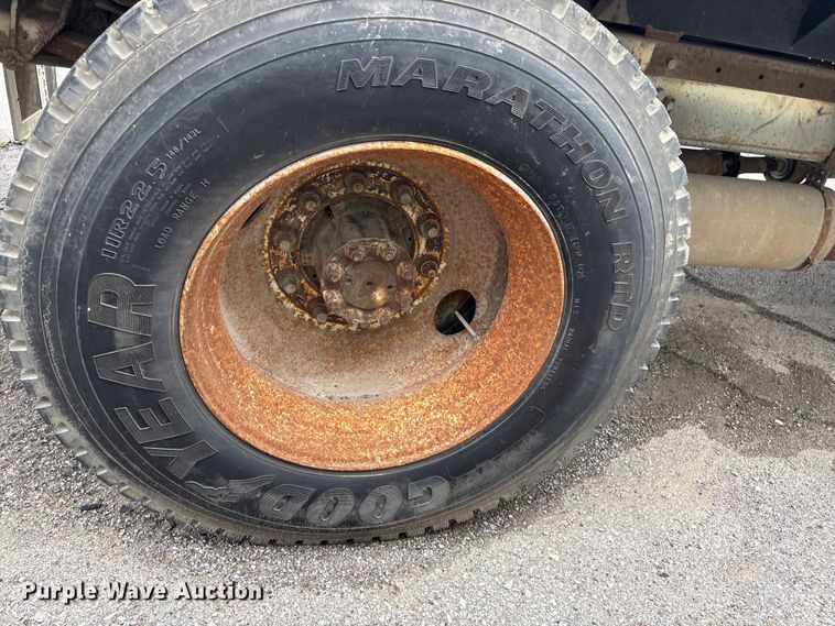 image for item FB8847 1997 International 4900 dump truck