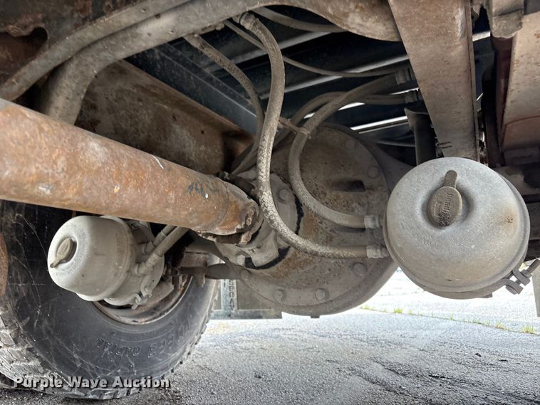 image for item FB8847 1997 International 4900 dump truck