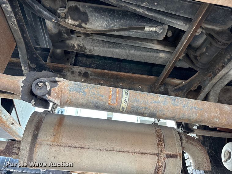 image for item FB8847 1997 International 4900 dump truck
