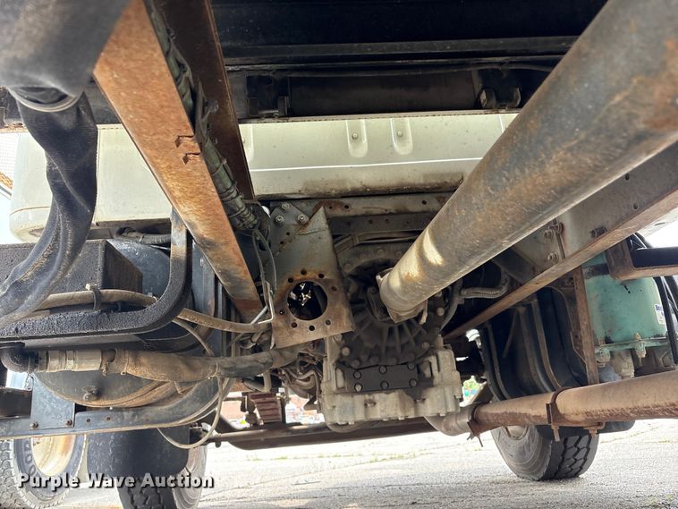 image for item FB8847 1997 International 4900 dump truck