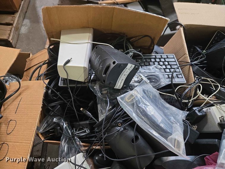 image for item FB8850 Computer equipment