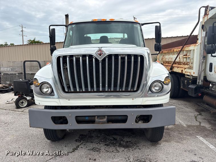 image for item FB8856 2011 International 7400 utility / service truck
