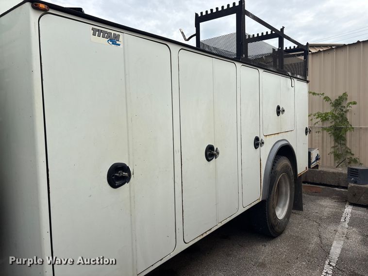 image for item FB8856 2011 International 7400 utility / service truck