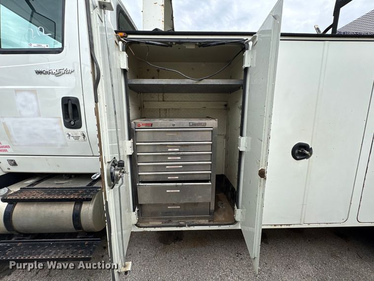 image for item FB8856 2011 International 7400 utility / service truck