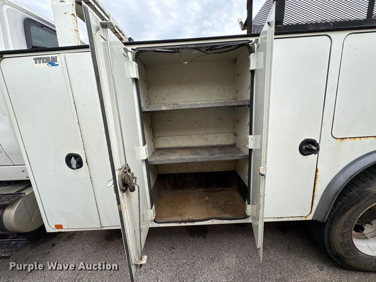 image for item FB8856 2011 International 7400 utility / service truck