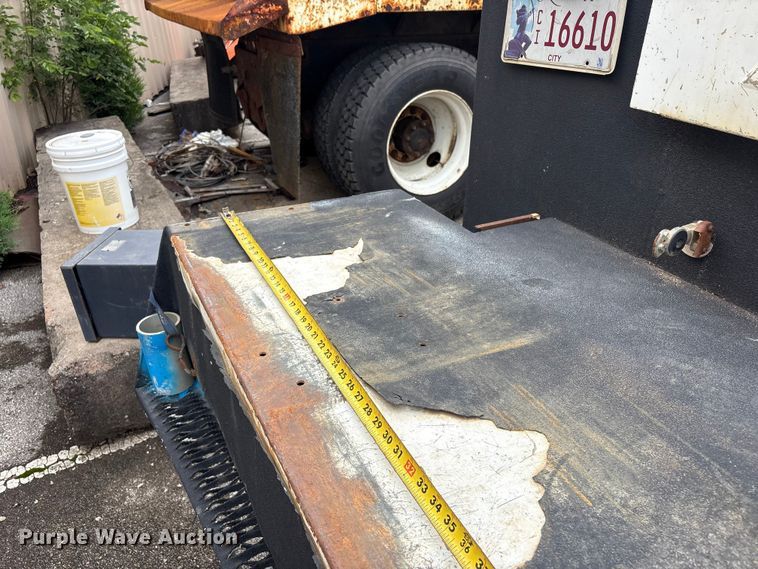 image for item FB8856 2011 International 7400 utility / service truck
