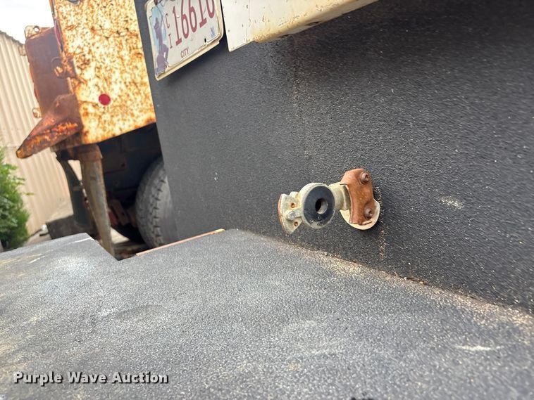 image for item FB8856 2011 International 7400 utility / service truck