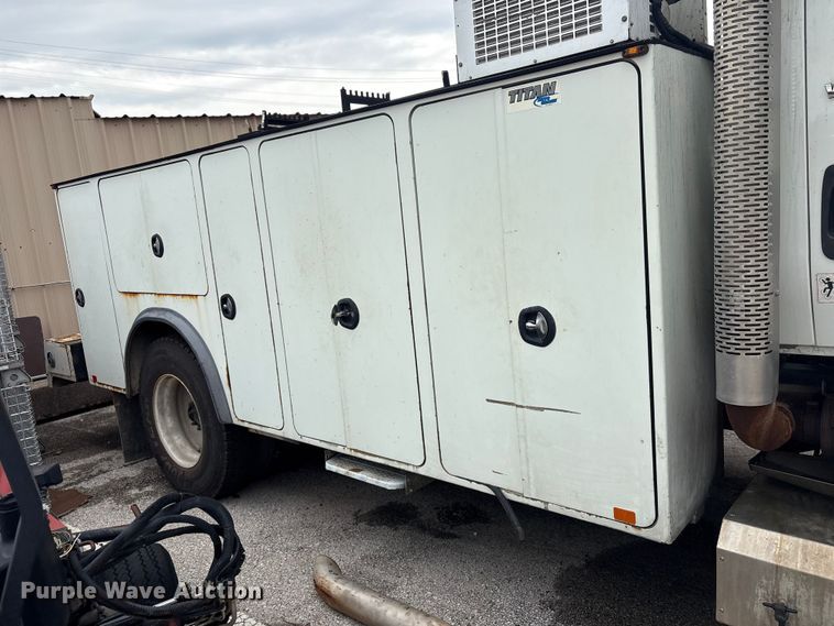 image for item FB8856 2011 International 7400 utility / service truck