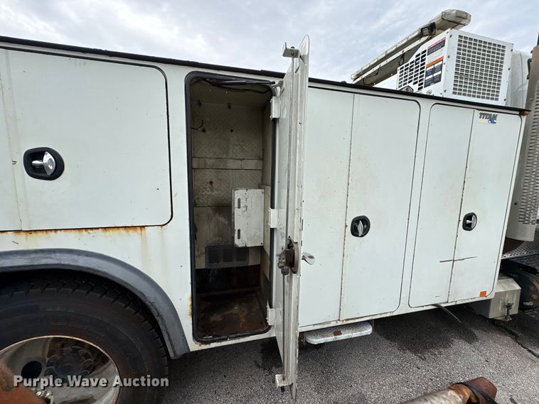 image for item FB8856 2011 International 7400 utility / service truck
