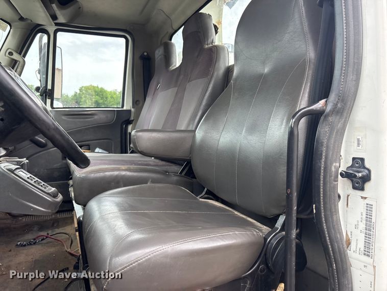 image for item FB8856 2011 International 7400 utility / service truck