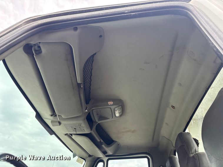 image for item FB8856 2011 International 7400 utility / service truck