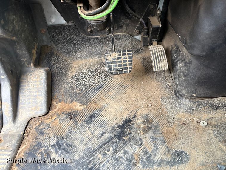 image for item FB8856 2011 International 7400 utility / service truck