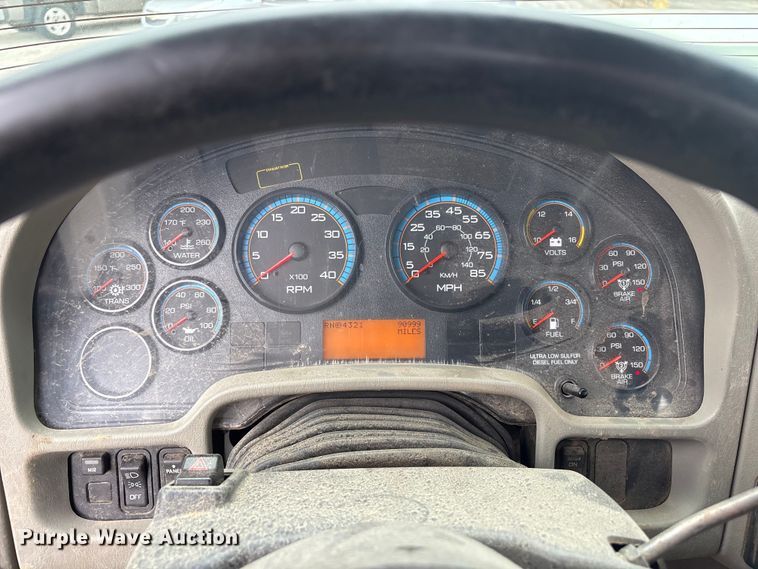 image for item FB8856 2011 International 7400 utility / service truck