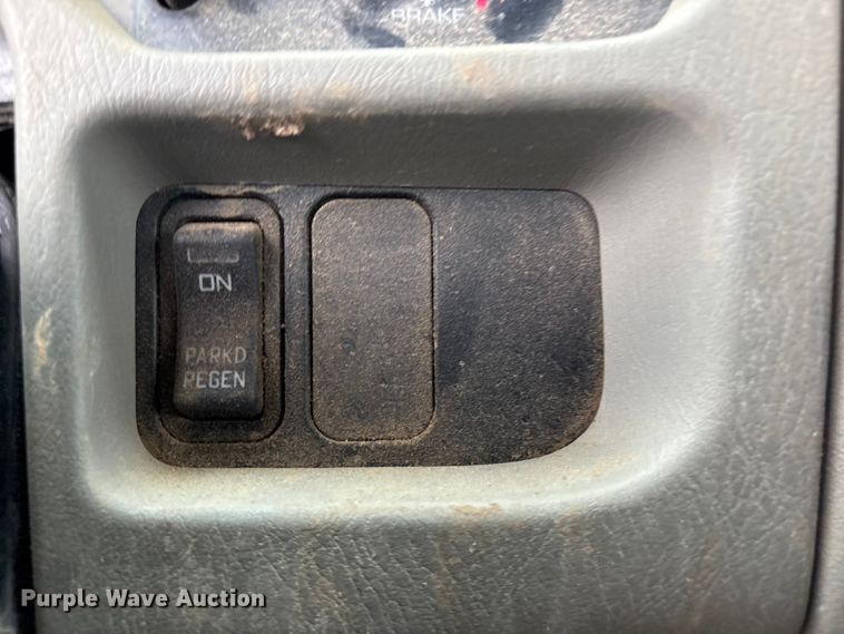 image for item FB8856 2011 International 7400 utility / service truck