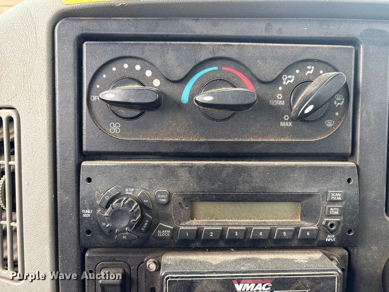 image for item FB8856 2011 International 7400 utility / service truck