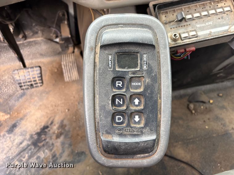 image for item FB8856 2011 International 7400 utility / service truck