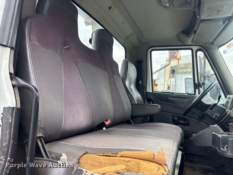 image for item FB8856 2011 International 7400 utility / service truck