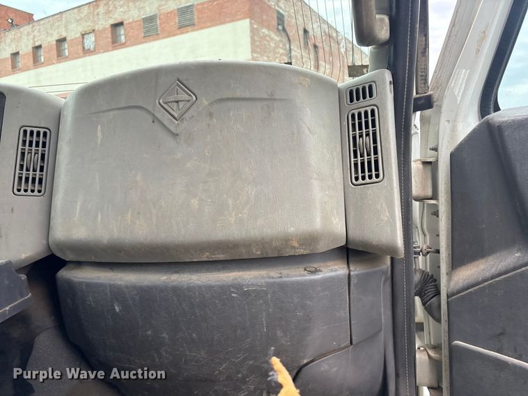 image for item FB8856 2011 International 7400 utility / service truck
