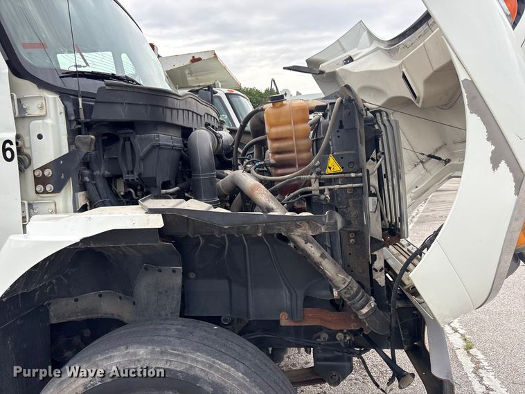 image for item FB8856 2011 International 7400 utility / service truck
