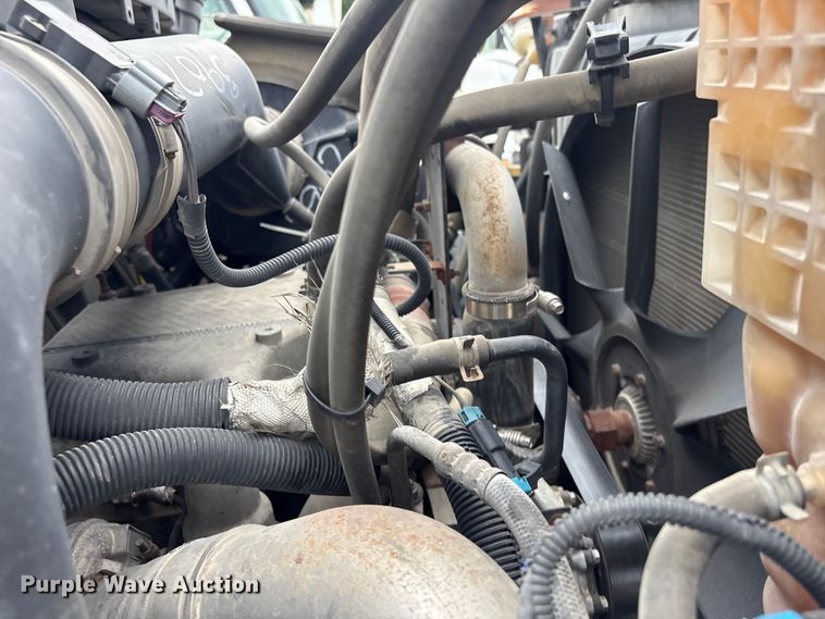 image for item FB8856 2011 International 7400 utility / service truck