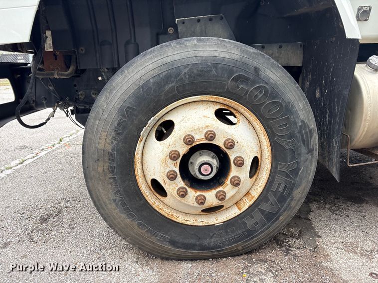 image for item FB8856 2011 International 7400 utility / service truck