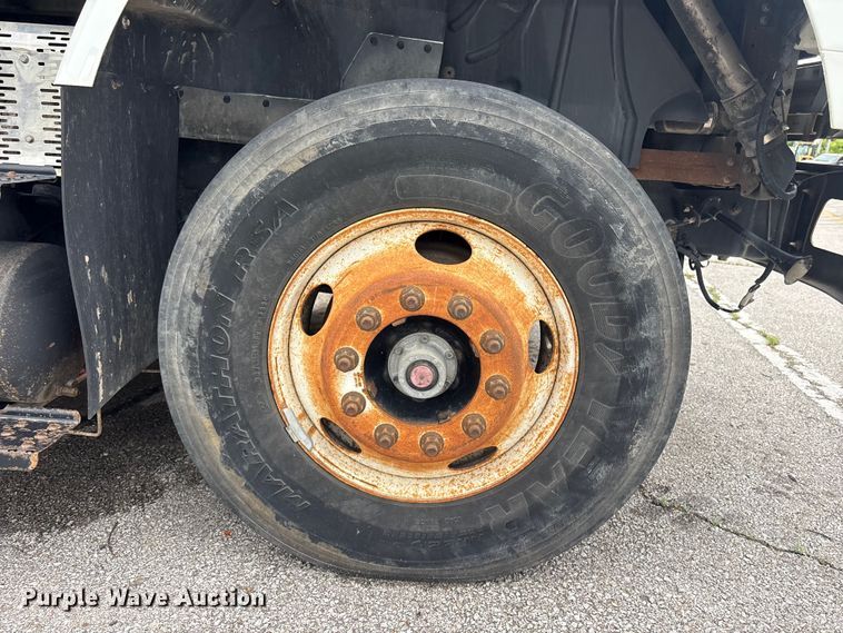 image for item FB8856 2011 International 7400 utility / service truck