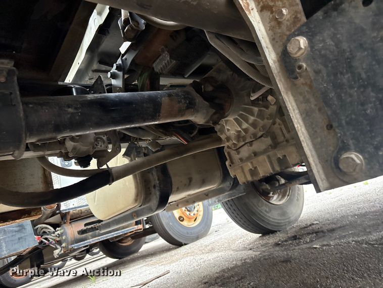 image for item FB8856 2011 International 7400 utility / service truck